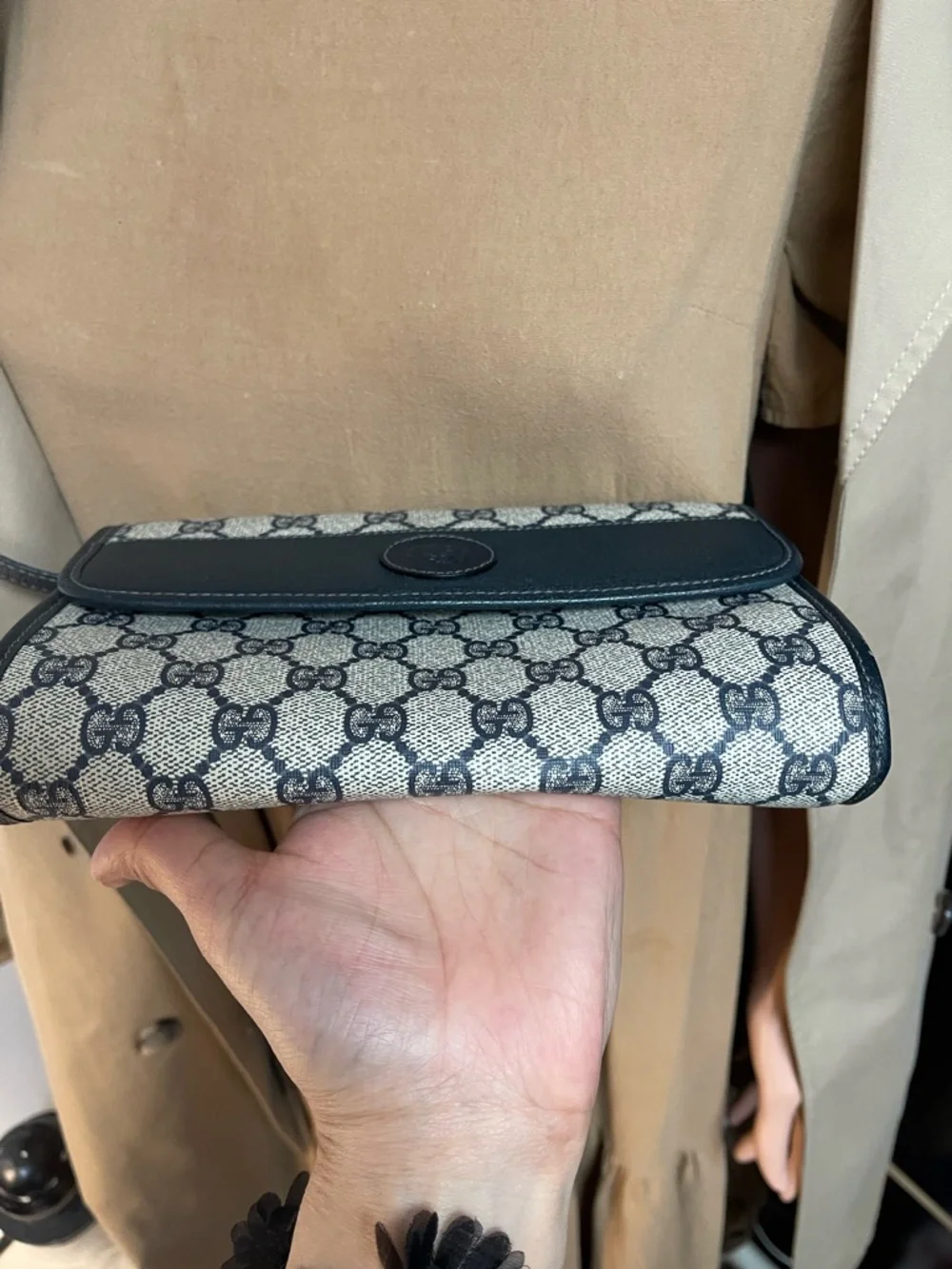 Authentic Gucci vintage GG canvas crossbody bag - Picture 5 of 13